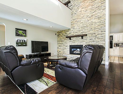 Vineyard Estates - 5 Bdrm w/ Pool HT - Kelowna (CVH)