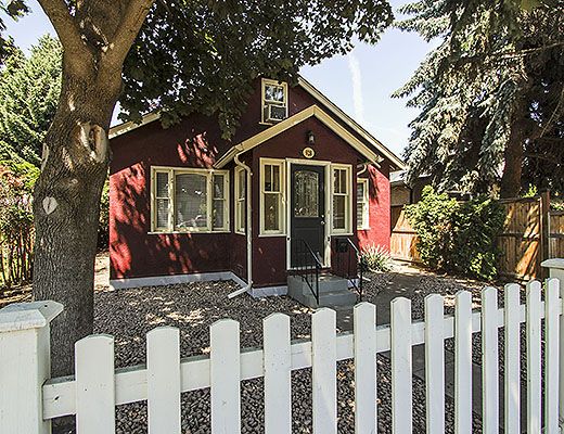 Cottage In The City - 3 Bdrm - Kelowna