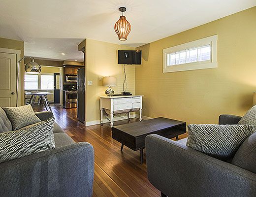 Cottage In The City - 3 Bdrm - Kelowna