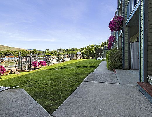 Waterfront Oasis #1 - 2 Bdrm w/ Boat Lift - Lake Country