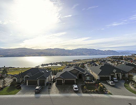 Vista Ridge - 3 Bdrm HT w/ Pool - West Kelowna