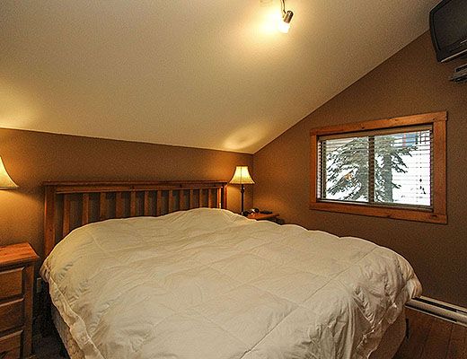 Cav-OK Chalet - 4 Bdrm HT - Big White (CVH)