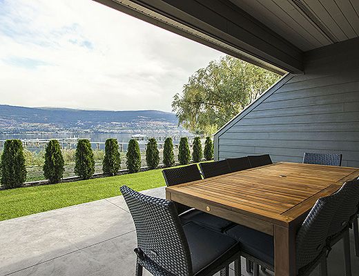 Executive Waterfront Townhome #3 - 3 Bdrm - Summerland (CVH)