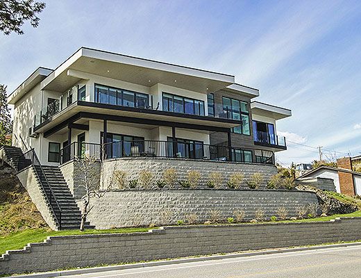 Sunrise Beach House - 5 Bdrm + Den HT - West Kelowna