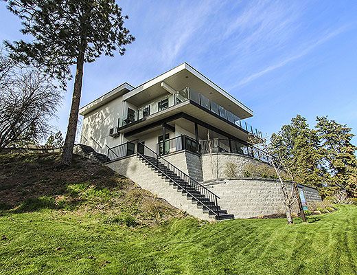 Sunrise Beach House - 5 Bdrm + Den HT - West Kelowna