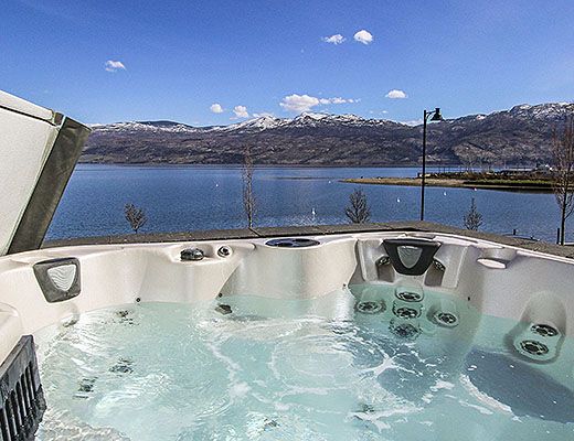 Sunrise Beach House - 5 Bdrm + Den HT - West Kelowna