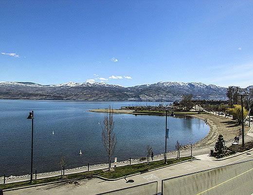 Sunrise Beach House - 5 Bdrm + Den HT - West Kelowna