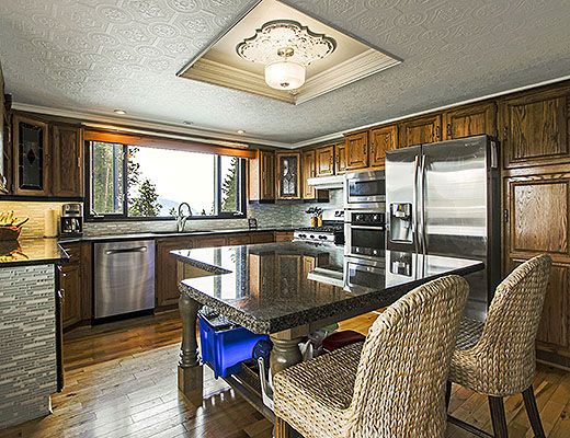 Orchard Estate - 4 Bdrm w/ Pool - Kelowna (CVH)