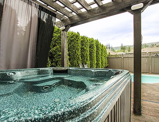 Hidden Gem - 3 Bdrm w/ Pool HT - Kelowna (CVH)