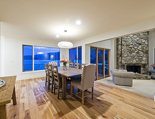 Majestic Waterfront - 5 Bdrm - Kelowna 