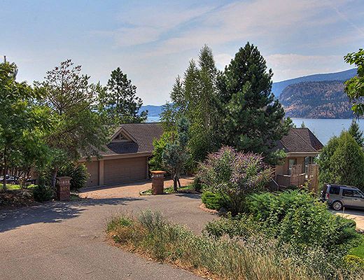 Majestic Waterfront - 5 Bdrm - Kelowna 