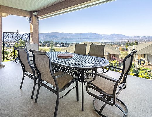 Heavenly Heights - 5 Bdrm w/ Heated Pool - Kelowna (CVH)