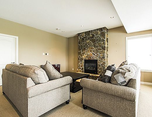 Heavenly Heights - 5 Bdrm w/ Heated Pool - Kelowna (CVH)