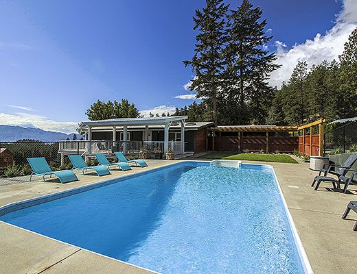 Hugh & Mary Vineyard - 4 Bdrm w/ Pool - West Kelowna