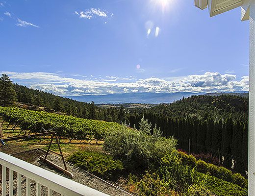 Hugh & Mary Vineyard - 4 Bdrm w/ Pool - West Kelowna