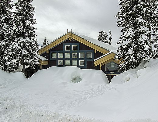 Avalanche Lodge - 3 Bdrm + Loft HT - Big White (CVH)