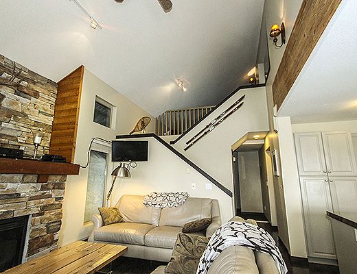 Avalanche Lodge - 3 Bdrm + Loft HT - Big White (CVH)