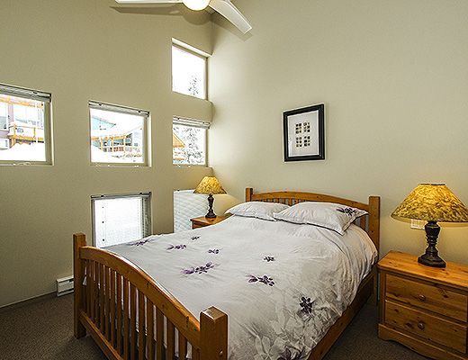 Avalanche Lodge - 3 Bdrm + Loft HT - Big White (CVH)