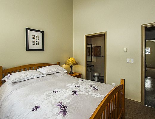 Avalanche Lodge - 3 Bdrm + Loft HT - Big White (CVH)