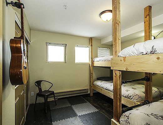 Avalanche Lodge - 3 Bdrm + Loft HT - Big White (CVH)