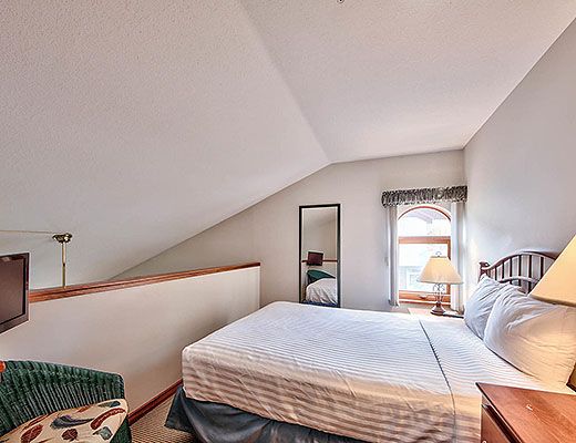 Hearthstone Lodge #302 - Studio + Loft - Sun Peaks