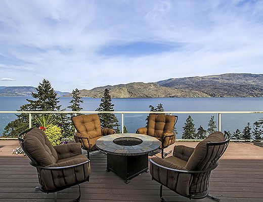 Aurora Lakeside - 5 Bdrm + Cottage HT - Peachland