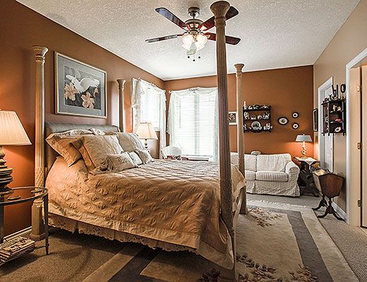 Aurora Lakeside - 5 Bdrm + Cottage HT - Peachland