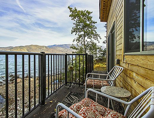 Aurora Lakeside - 5 Bdrm + Cottage HT - Peachland