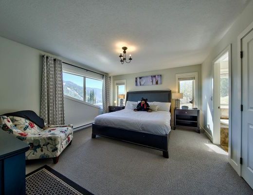 Peaks Retreat + Suite - 5 Bdrm HT - Sun Peaks