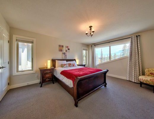 Peaks Retreat + Suite - 5 Bdrm HT - Sun Peaks