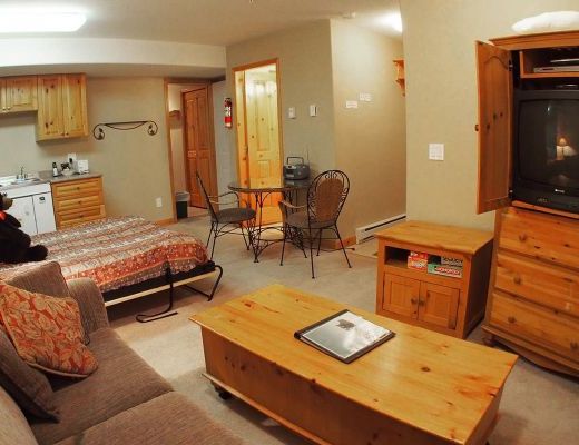 Snow Creek Village #09 - 3 Bdrm + Suite HT - Sun Peaks