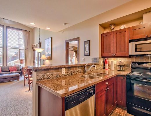 Stone's Throw #17 - 2 Bdrm HT - Sun Peaks