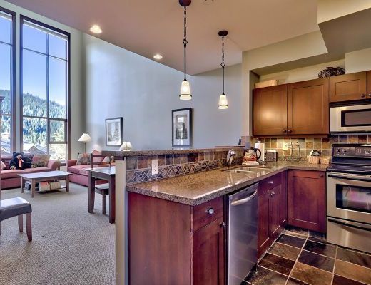 Stone's Throw #55 - 3 Bdrm HT - Sun Peaks