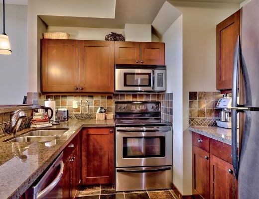 Stone's Throw #55 - 3 Bdrm HT - Sun Peaks