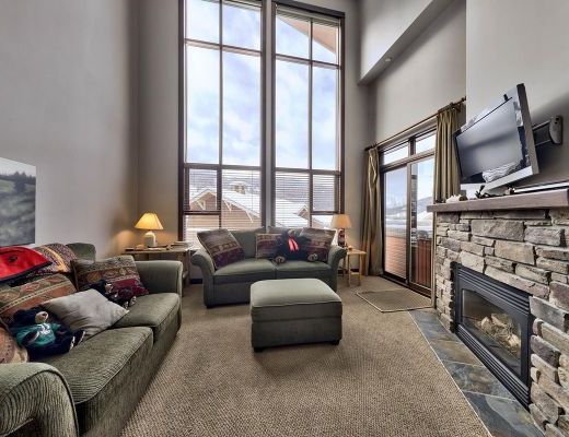 Stone's Throw #56 - 2 Bdrm + Loft HT - Sun Peaks