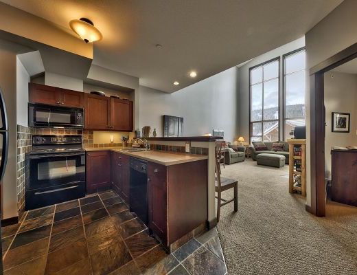 Stone's Throw #56 - 2 Bdrm + Loft HT - Sun Peaks