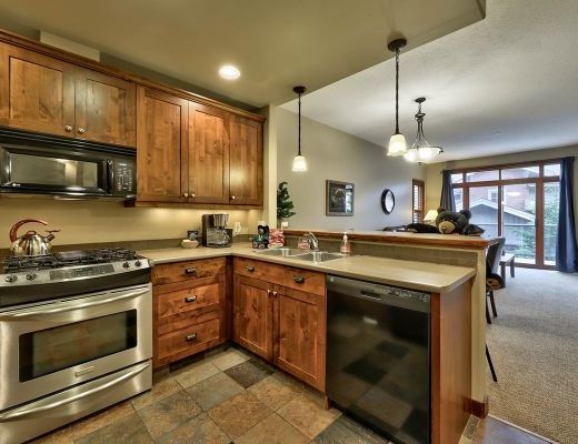 Trapper's Landing #07 - 2 Bdrm + Den HT - Sun Peaks