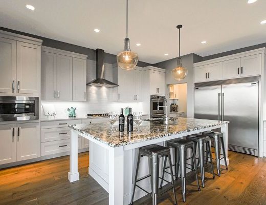 Contemporary Getaway - 5 Bdrm w/ Pool - Kelowna (CVH)