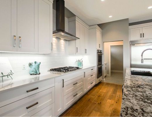 Contemporary Getaway - 5 Bdrm w/ Pool - Kelowna (CVH)