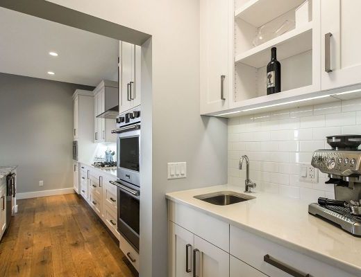 Contemporary Getaway - 5 Bdrm w/ Pool - Kelowna (CVH)