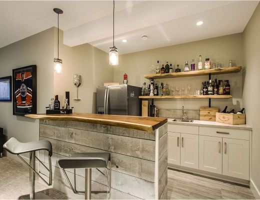 Contemporary Getaway - 5 Bdrm w/ Pool - Kelowna (CVH)