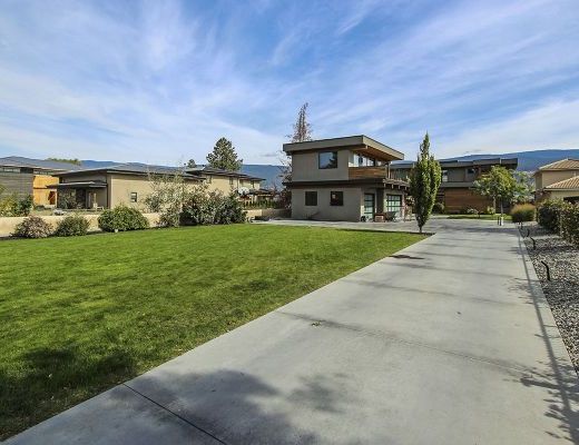 Contemporary Paradise - 4 Bdrm HT + Carriage House - Summerland