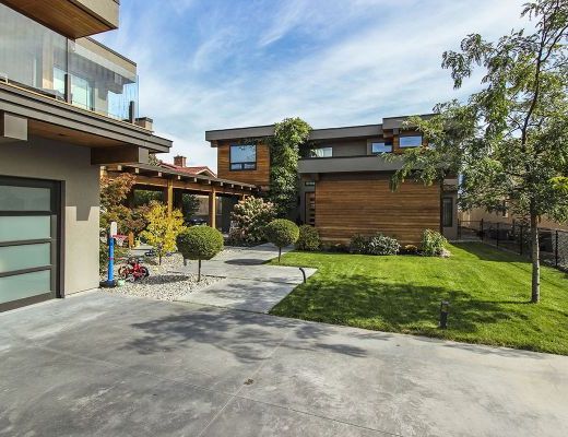 Contemporary Paradise - 4 Bdrm HT + Carriage House - Summerland