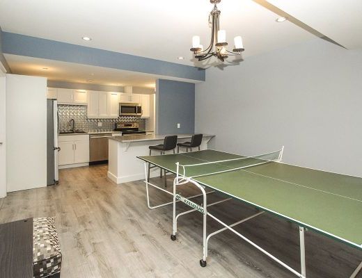 Paramount Place - 6 Bdrm w/ Pool HT - Kelowna