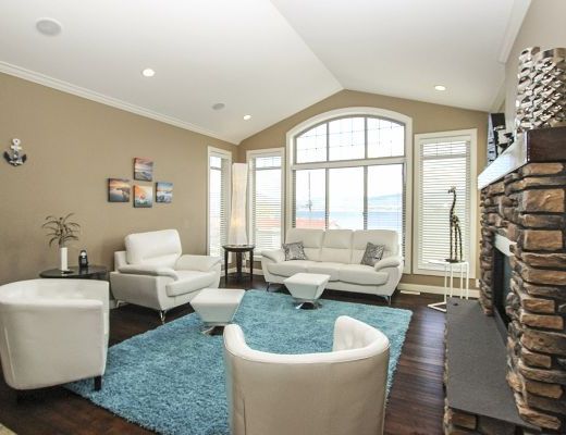 Steps to the Beach - 5 Bdrm + Den w/ Pool - West Kelowna