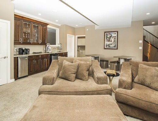 Steps to the Beach - 5 Bdrm + Den w/ Pool - West Kelowna
