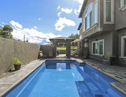 Steps to the Beach - 5 Bdrm + Den w/ Pool - West Kelowna