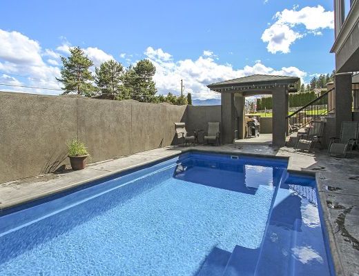 Steps to the Beach - 5 Bdrm + Den w/ Pool - West Kelowna