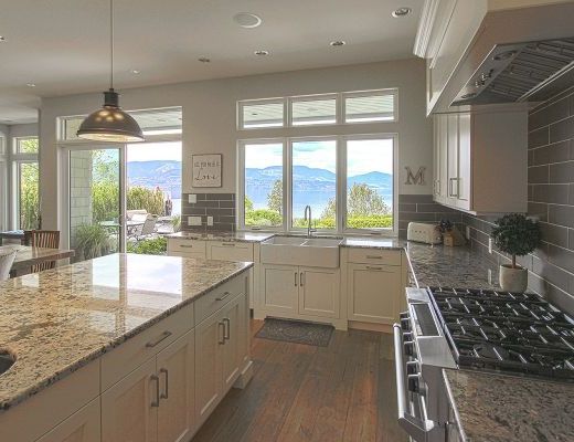 Luxury Look Out - 4 Bdrm Lakeview w/ Pool - Kelowna