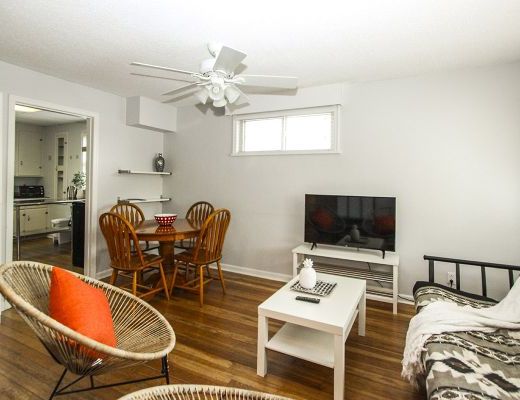 Cozy Cawston Cottage - 5 Bdrm - Kelowna